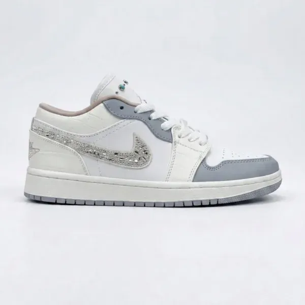 کتانی نایکی اورجینال مدل Nike Air Jordan 1 Low Sail Soft Pearl