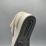 کتانی نایکی اورجینال مدل Nike Air Jordan 1 Low Legend Light