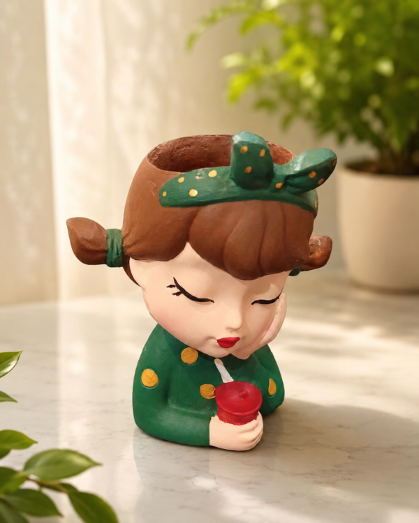 گلدان سرامیکی دختر پاپیون بلند